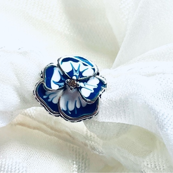 💐 NWOT Blue Pansy Charm ✨ - Picture 11 of 15